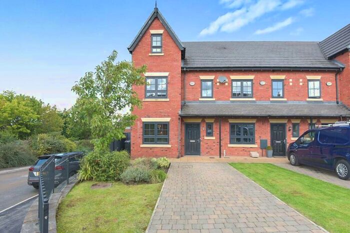 3 Bedroom Semi-Detached House To Rent In The Fairways, Dukinfield, Greater Manchester, SK16
