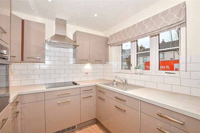 1 Bedroom Flat For Sale In Canterbury Road, Sittingbourne, Kent, ME10