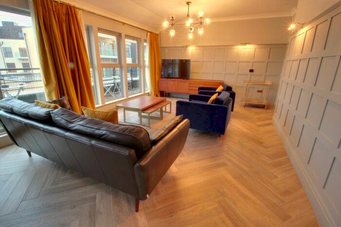 3 Bedroom Flat To Rent In Qube, Edward Street, Birmingham B1