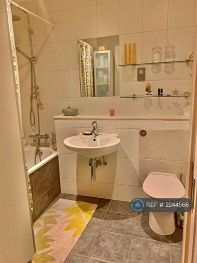 1 Bedroom Flat To Rent In Peckham Grove, London, SE15