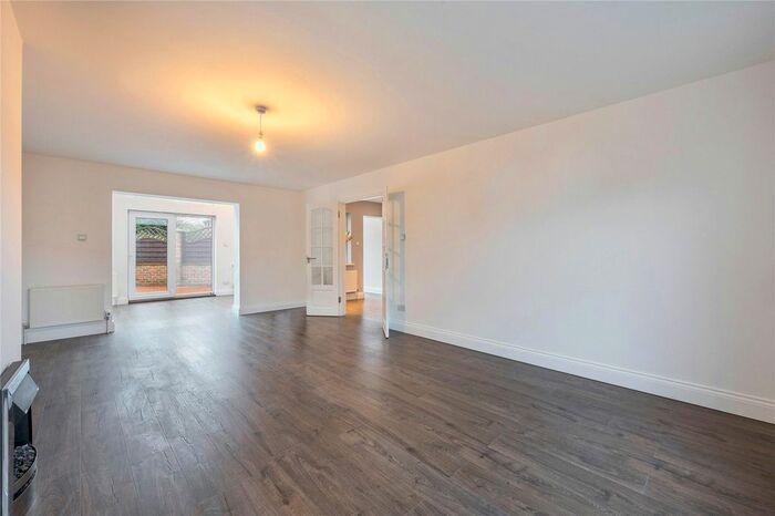 4 Bedroom End Of Terrace House To Rent In Buckingham Road, Richmond, Surrey, TW10