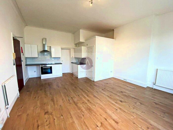Studio To Rent In Parsifal Road, West Hampstead, London, NW6