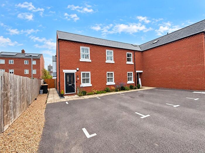 2 Bedroom Maisonette For Sale In Lavender Lane, Great Denham, Bedford, MK40