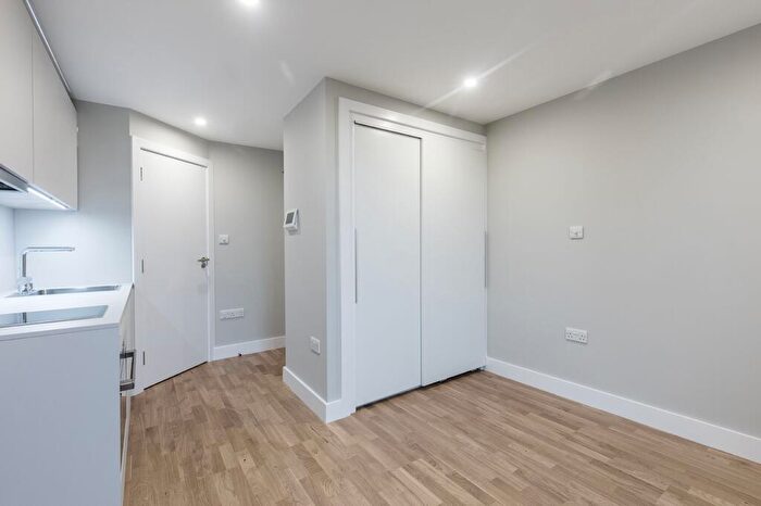 Flat To Rent In Fordwych Road, NW2