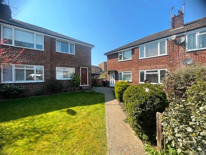 2 Bedroom Flat To Rent In Clewer New Town, Windsor, Berkshire, SL4