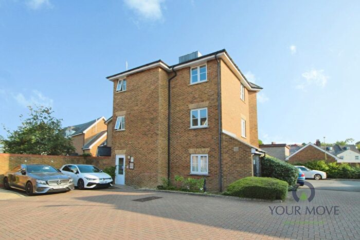 2 Bedroom Flat For Sale In Fourdrinier Way, Hemel Hempstead, Hertfordshire, HP3