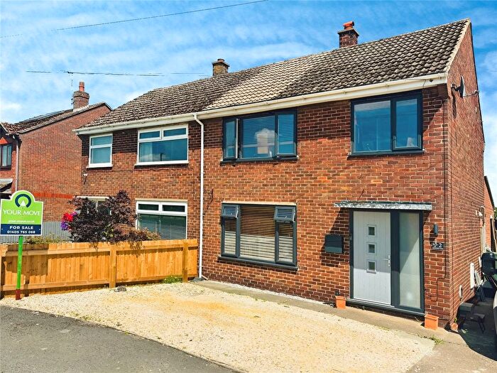 3 Bedroom Semi-Detached House For Sale In Saunders View, Skelton, Goole, East Yorkshire, DN14