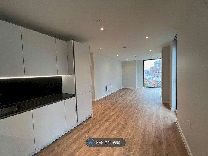 2 Bedroom Flat To Rent In The Gate, Manchester, M4