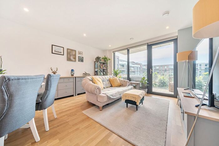 1 Bedroom Flat For Sale In Hawthorne Crescent, Greenwich, SE10