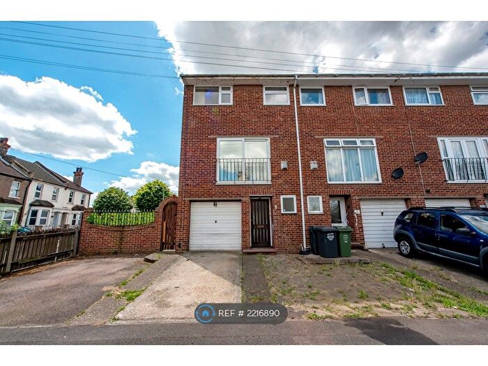 4 Bedroom Terraced House To Rent In The Grove, Kent, DA1