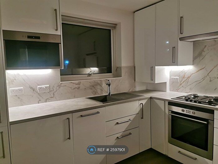 1 Bedroom Flat To Rent In Clayton Close, London, E6