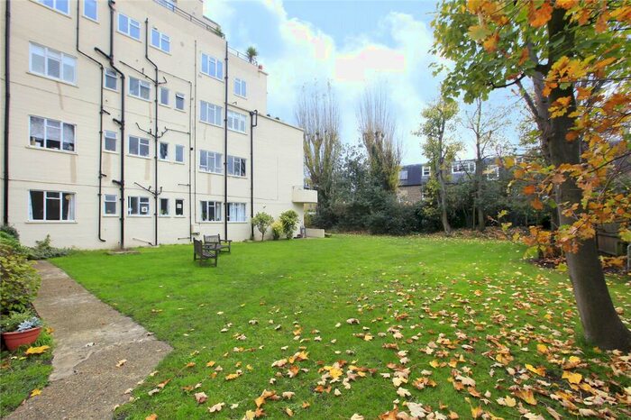 3 Bedroom Flat To Rent In Nightingale Lane, Clapham South, London, SW12