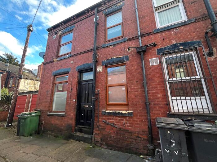 2 Bedroom House To Rent In Marley Terrace, Leeds, LS11