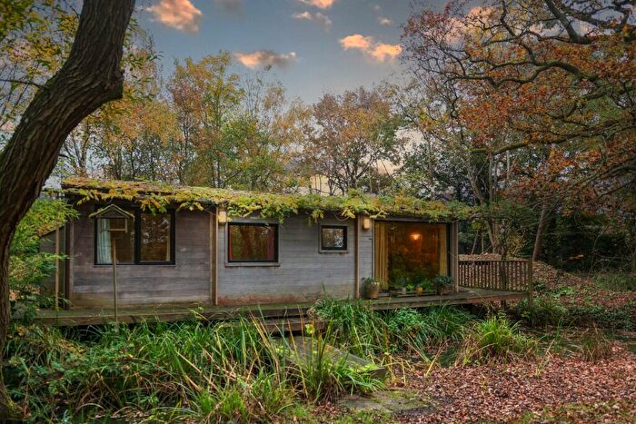 2 Bedroom Lodge For Sale In Smallfield, RH6