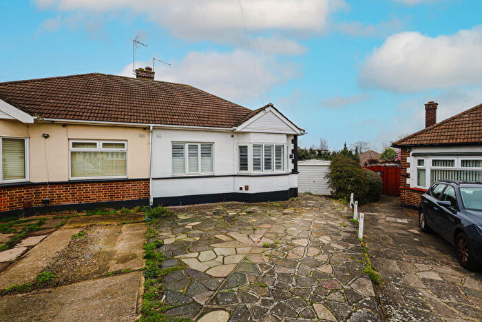 2 Bedroom Semi-Detached Bungalow For Sale In Dulverton Close, Westcliff-on-sea, SS0