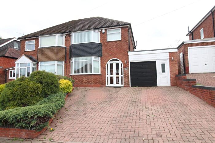 3 Bedroom Semi Detached House For Sale In Manor House Lane, Birmingham, West Midlands, B26
