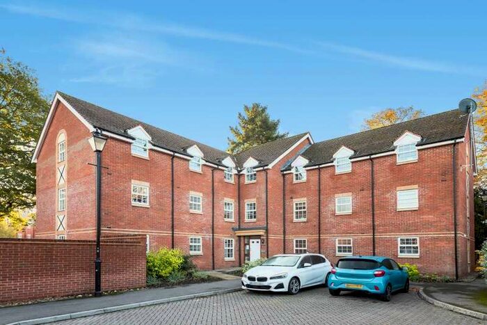 2 Bedroom Apartment To Rent In Newbury, Berkshire, RG14