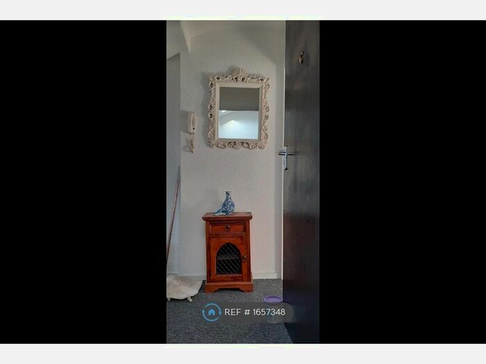 2 Bedroom Flat To Rent In Harehills Avenue, Leeds, LS7