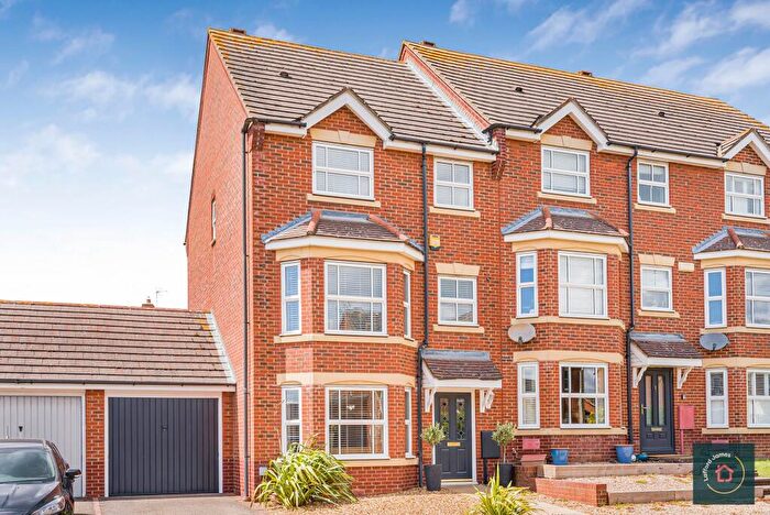 3 Bedroom Town House For Sale In Mavoncliff Drive, Tattenhoe, MK4