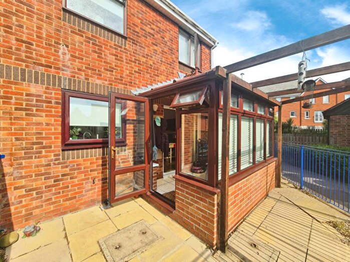 1 Bedroom Semi-Detached House To Rent In , Lander Close, Poole, BH15