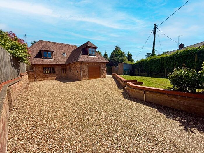 3 Bedroom Detached House For Sale In High Street, Burcott, LU7