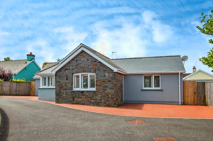 4 Bedroom Bungalow For Sale In Hawthorn Lane, Jameston, Tenby, Pembrokeshire, SA70