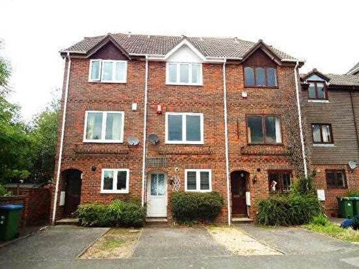 4 Bedroom Town House To Rent In Berkeley Close, Southampton, SO15
