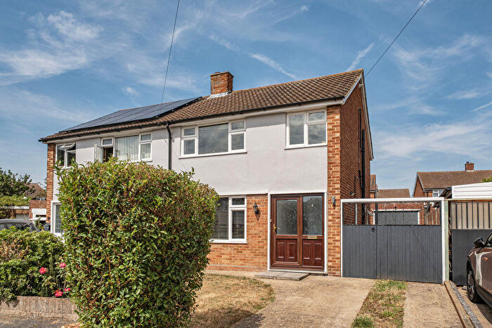 3 Bedroom Semi-Detached House For Sale In Elm Close, Bedford, MK41