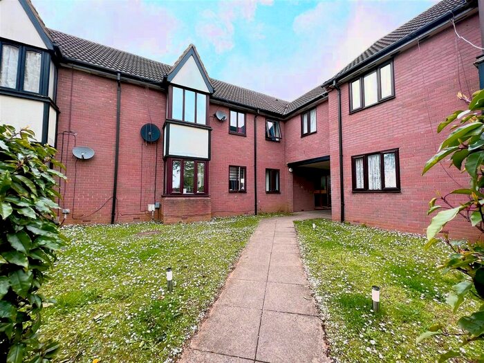 2 Bedroom Flat For Sale In Petunia Court, Luton, LU3