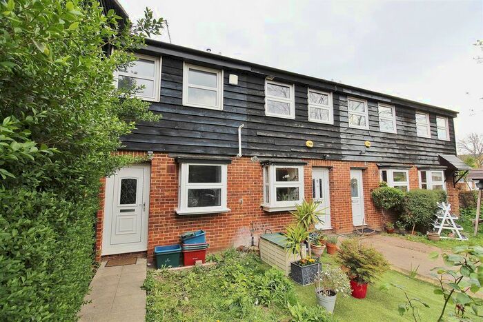 2 Bedroom Property To Rent In Moreton Avenue, Osterley, Isleworth, TW7