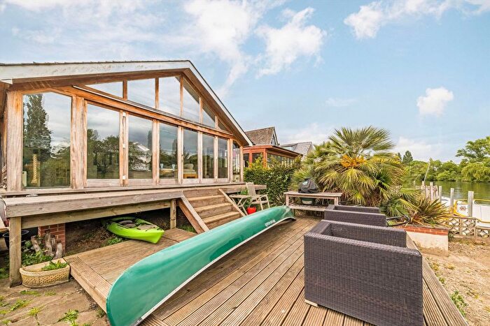 3 Bedroom Detached House For Sale In The Island, Thames Ditton, KT7