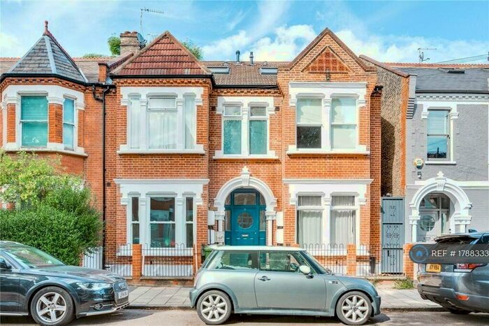 3 Bedroom Maisonette To Rent In Englewood Road, London, SW12