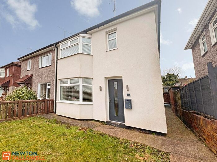 3 Bedroom Semi-Detached House For Sale In Brick Kiln Lane, Mansfield, NG18