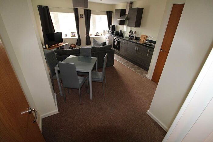 2 Bedroom Apartment To Rent In High Street, Kingswinford, DY6