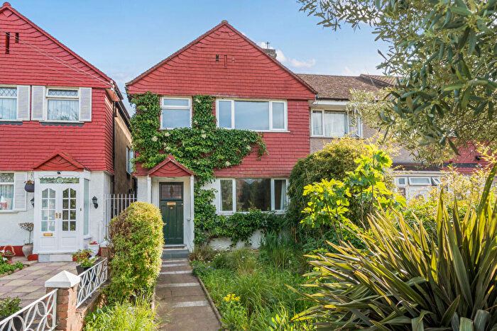 3 Bedroom Semi-Detached House For Sale In Sevenoaks Road, Crofton Park, London, SE4