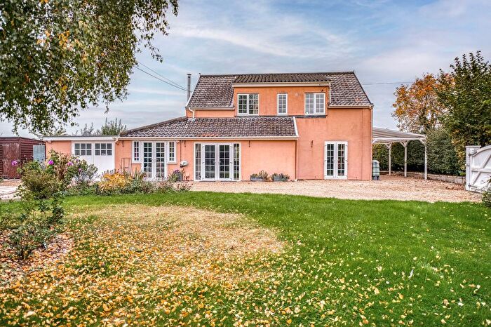 4 Bedroom Detached House For Sale In The Street, Fersfield, IP22