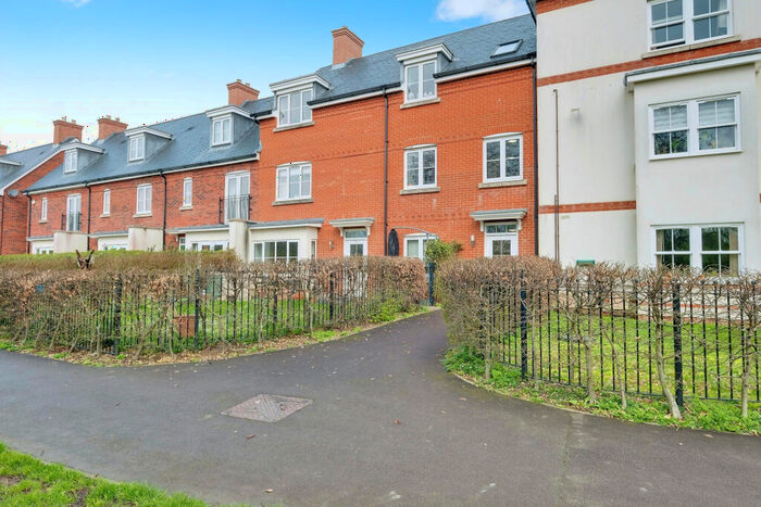 2 Bedroom Flat To Rent In Pottle Walk, Wimborne, BH21