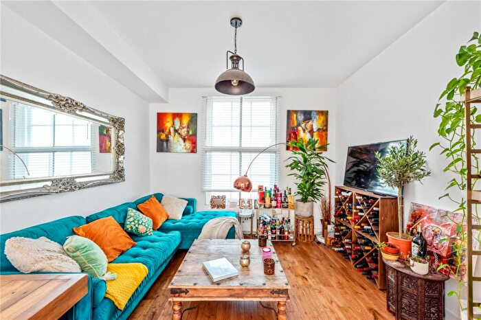 2 Bedroom Apartment For Sale In New North Road, London, N1