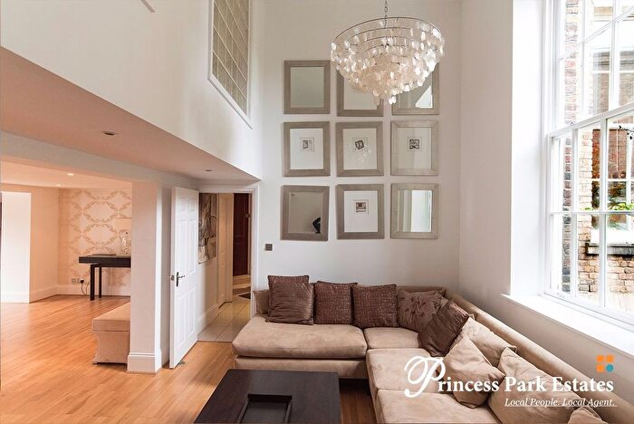 2 Bedroom Flat To Rent In Princess Park Manor, Royal Drive, London, N11