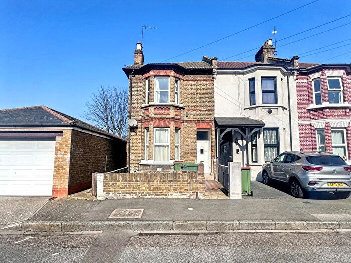 2 Bedroom Maisonette To Rent In Salisbury Road, Forest Gate, E7