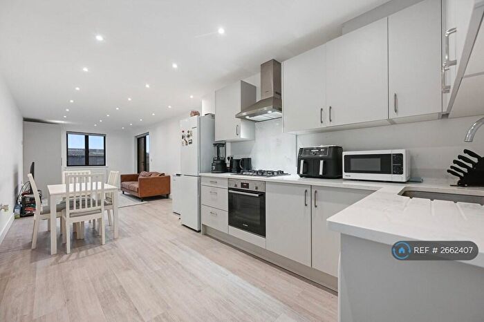 2 Bedroom Flat To Rent In Rosslyn Crescent, Harrow, HA1