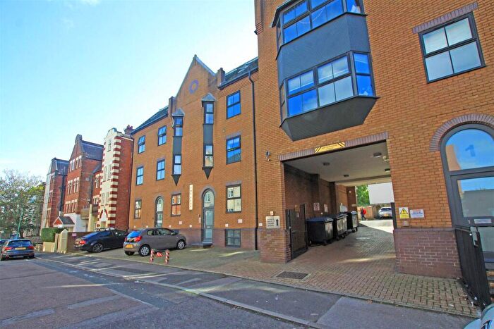 1 Bedroom Apartment For Sale In - Norwich Avenue West, Bournemouth, Dorset, BH2