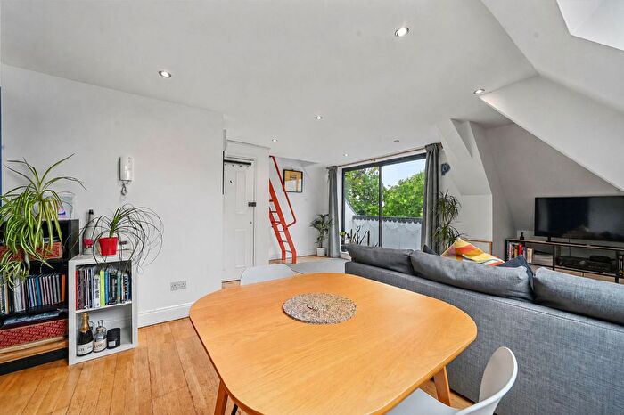 1 Bedroom Flat To Rent In Alkham Road, London, N16