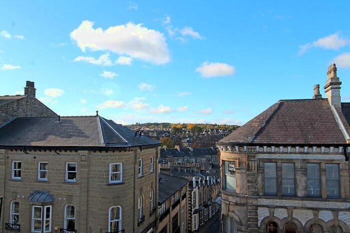 3 Bedroom Flat To Rent In Parliament Street, Harrogate, HG1