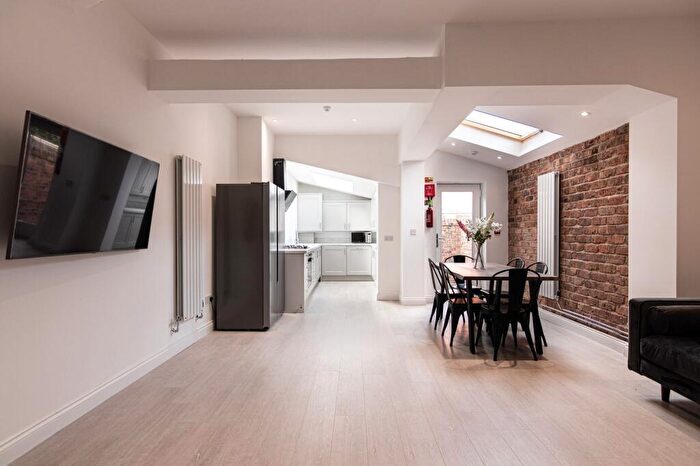 6 Bedroom House To Rent In Wellington Avenue, Liverpool, L15