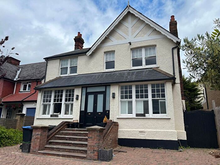 4 Bedroom Detached House For Sale In Chase Ridings, Enfield, EN2
