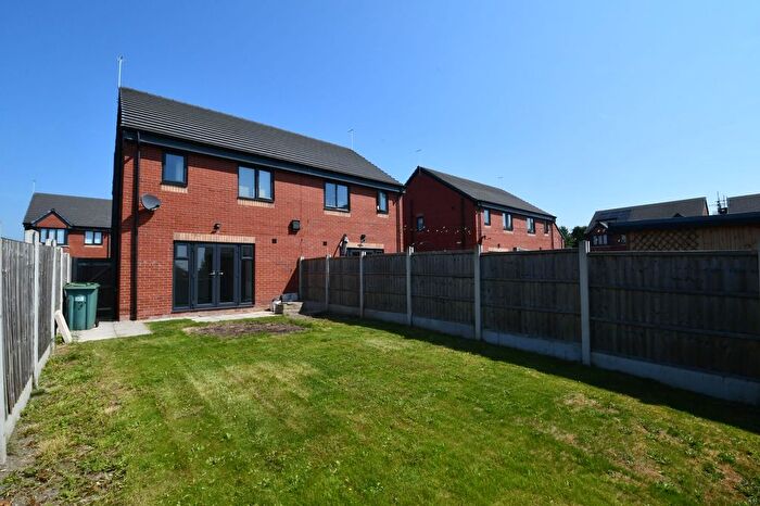 3 Bedroom Semi-Detached House For Sale In Toll Gate Close, Tyldesley, M29
