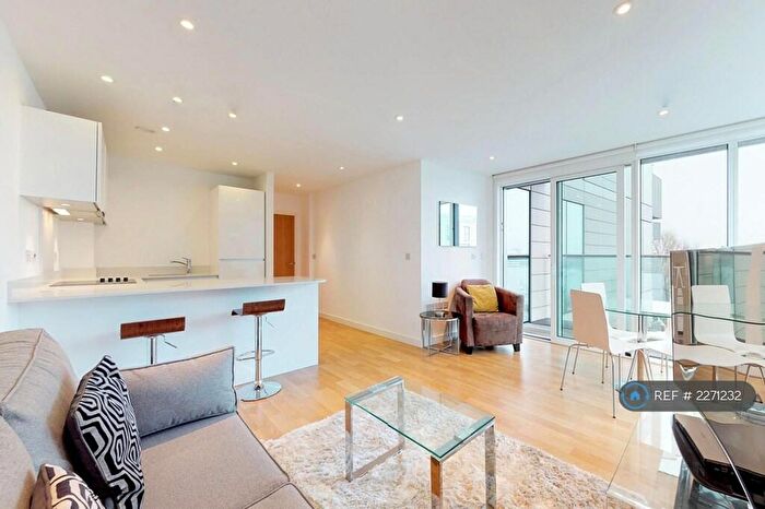2 Bedroom Flat To Rent In Riverside Apartments, London, N4