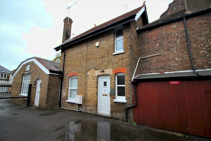 3 Bedroom Maisonette To Rent In The Square, Birchington, CT7