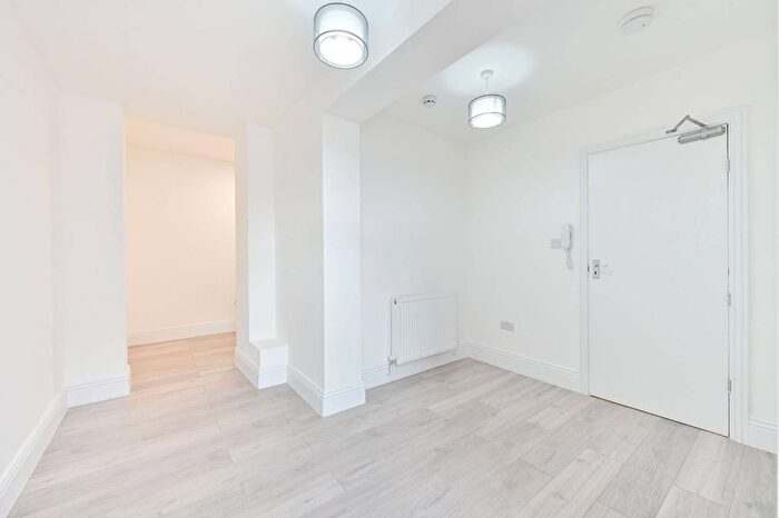 Studio To Rent In Mora Road, Cricklewood, London, NW2